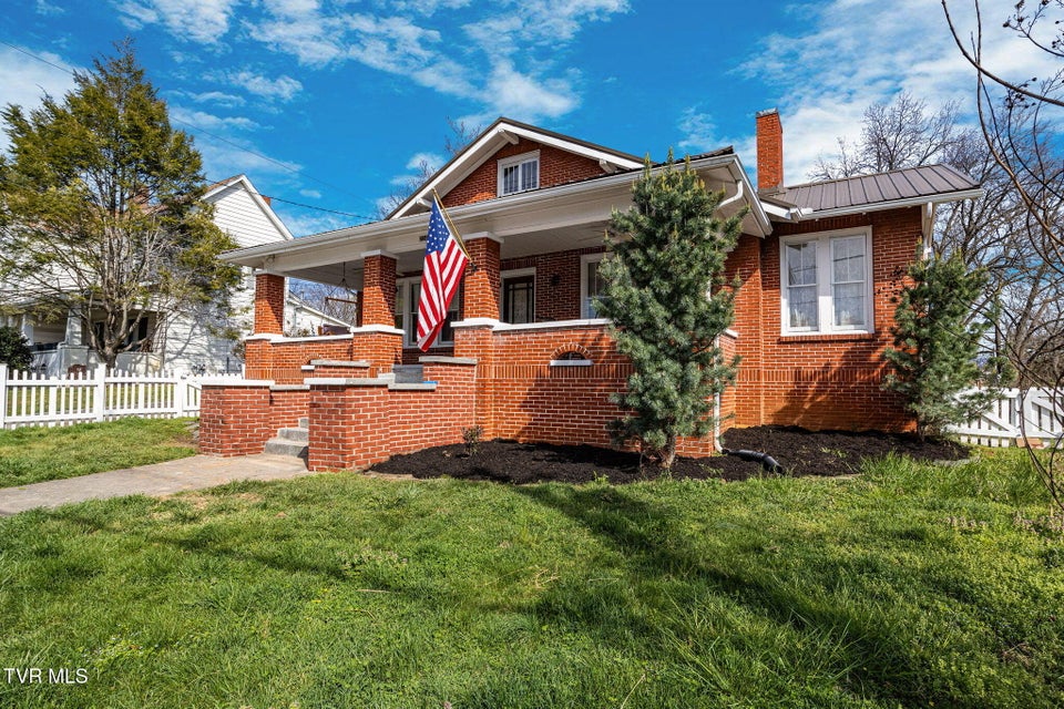 Photo #2: 224 Irish Street