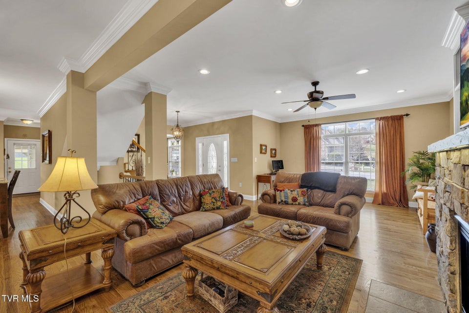 Photo #5: 1913 Brentford Lane