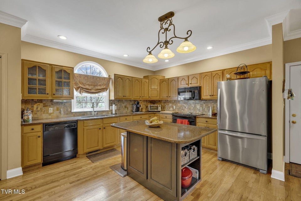 Photo #8: 1913 Brentford Lane
