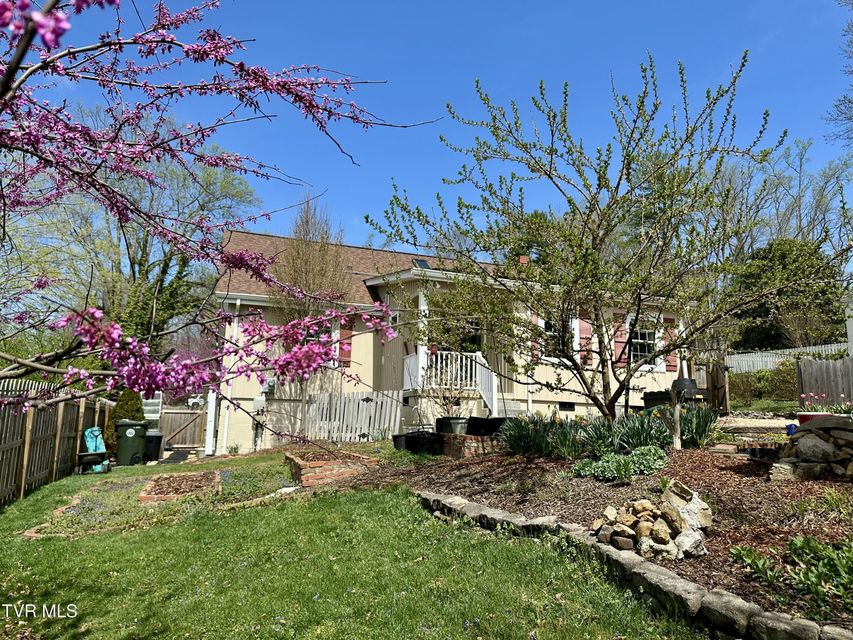 Photo #12: 612 Arlington Avenue