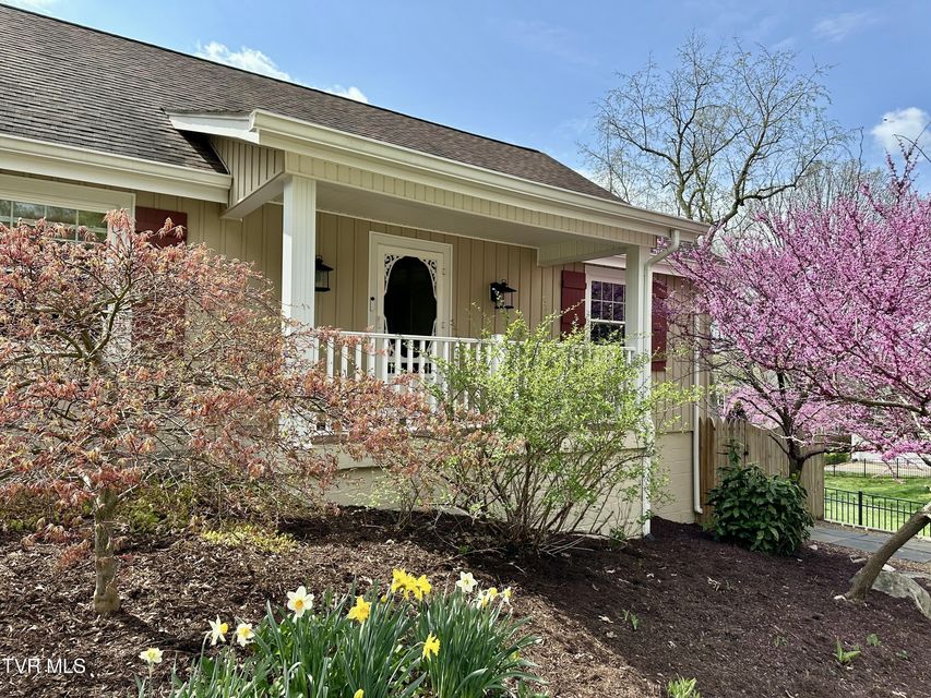 Photo #4: 612 Arlington Avenue
