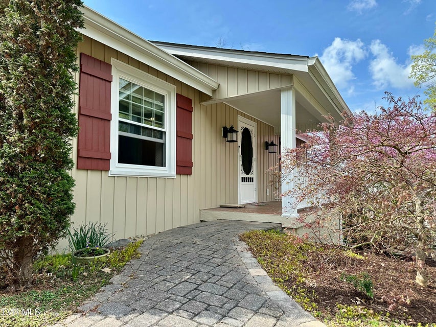 Photo #2: 612 Arlington Avenue
