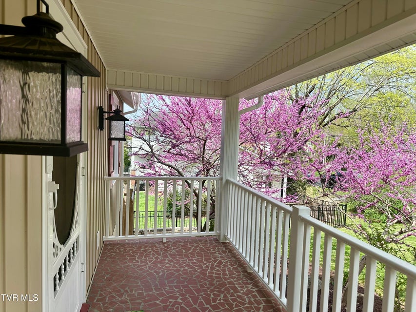 Photo #9: 612 Arlington Avenue