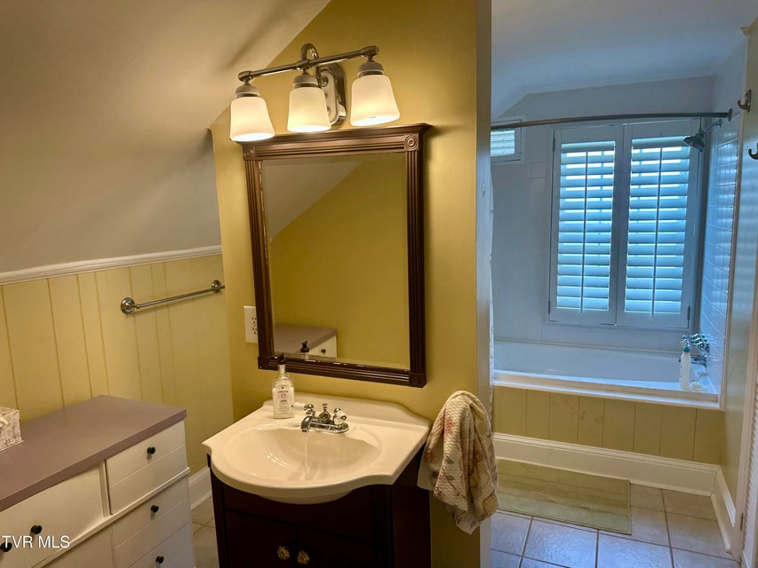 Photo #32: 612 Arlington Avenue