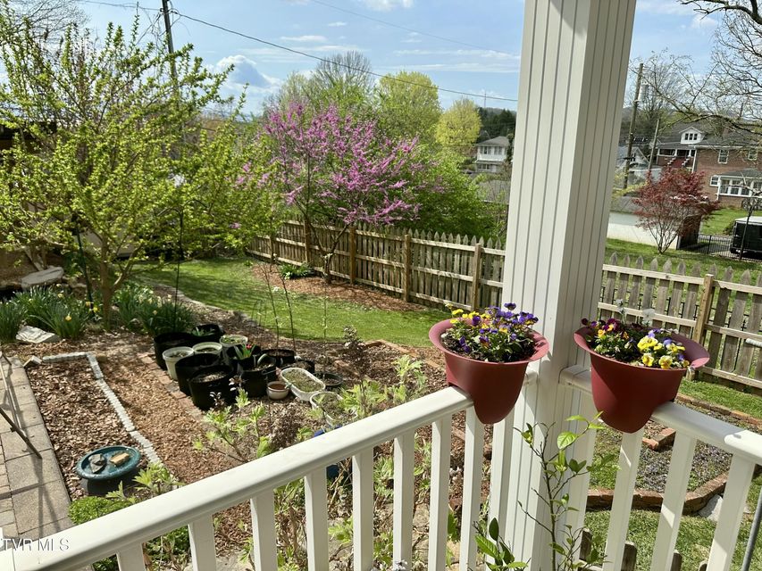 Photo #13: 612 Arlington Avenue