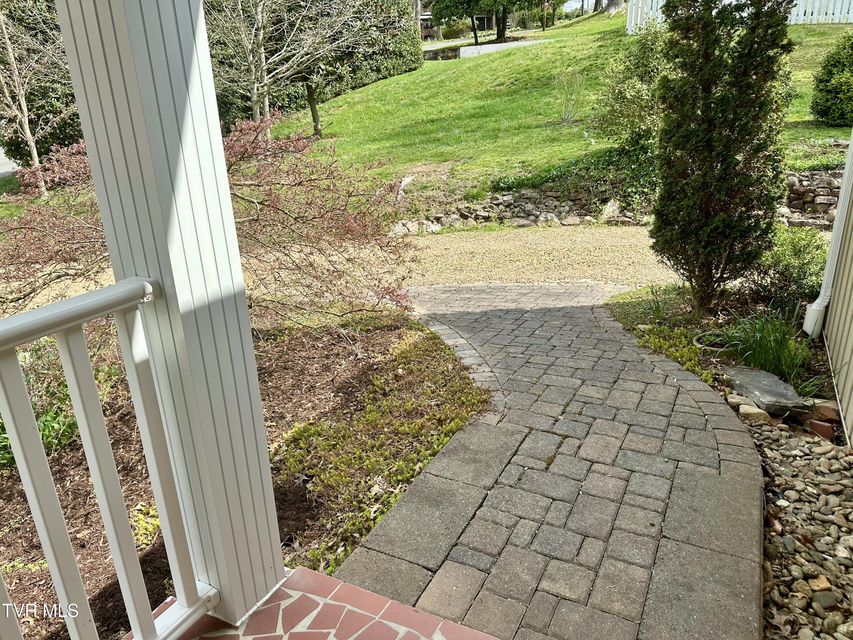 Photo #11: 612 Arlington Avenue