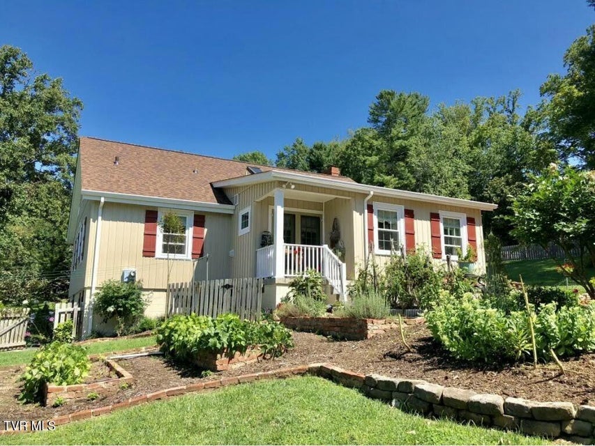 Photo #8: 612 Arlington Avenue