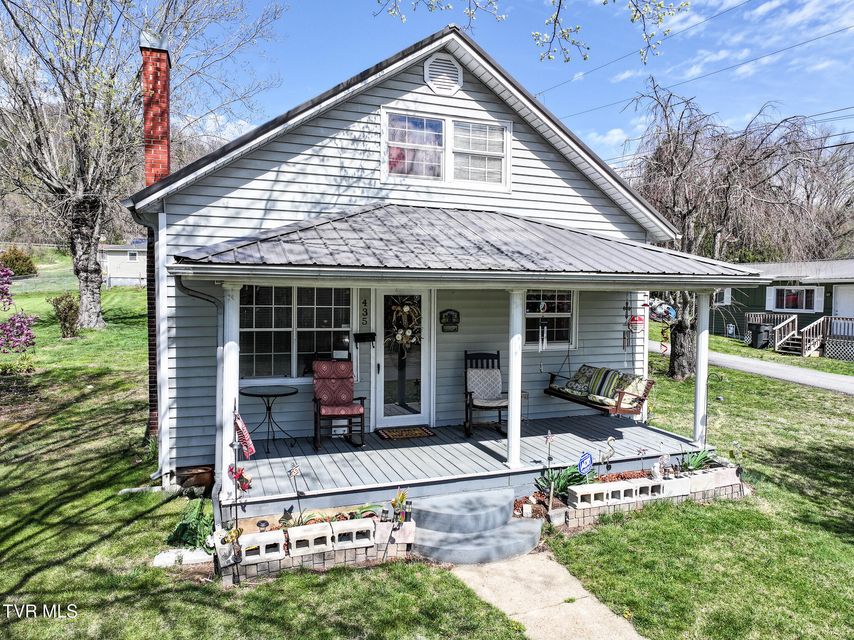 Photo #2: 435 Watterson Street