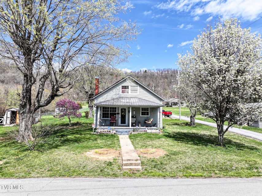 Photo #3: 435 Watterson Street