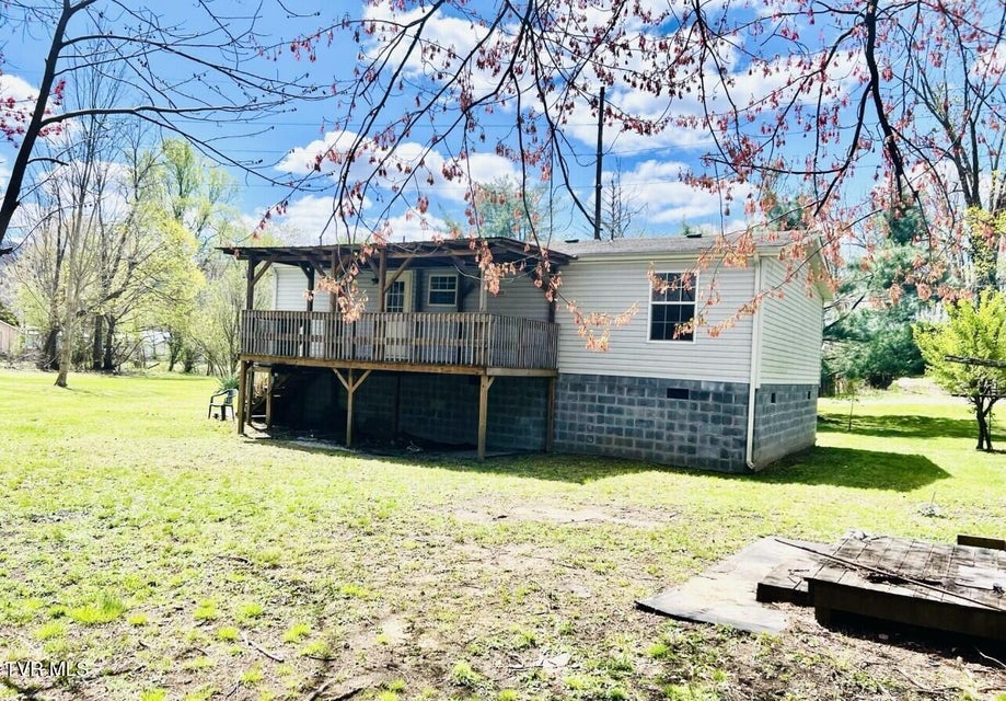 Photo #8: 518 E  River Street