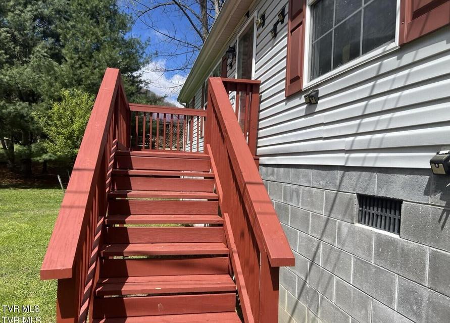 Photo #7: 518 E  River Street