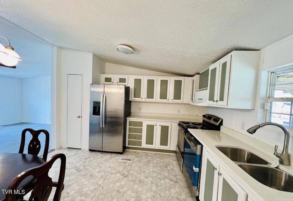 Photo #15: 518 E  River Street