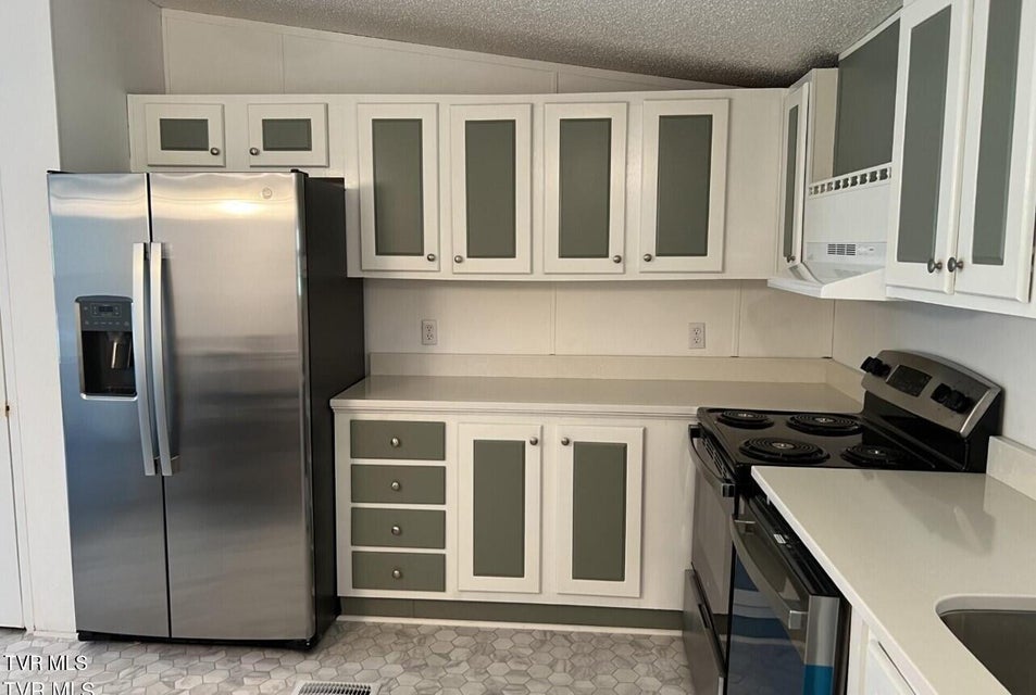 Photo #18: 518 E  River Street