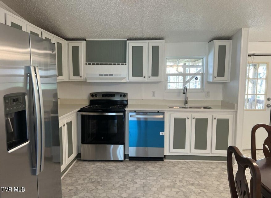 Photo #14: 518 E  River Street