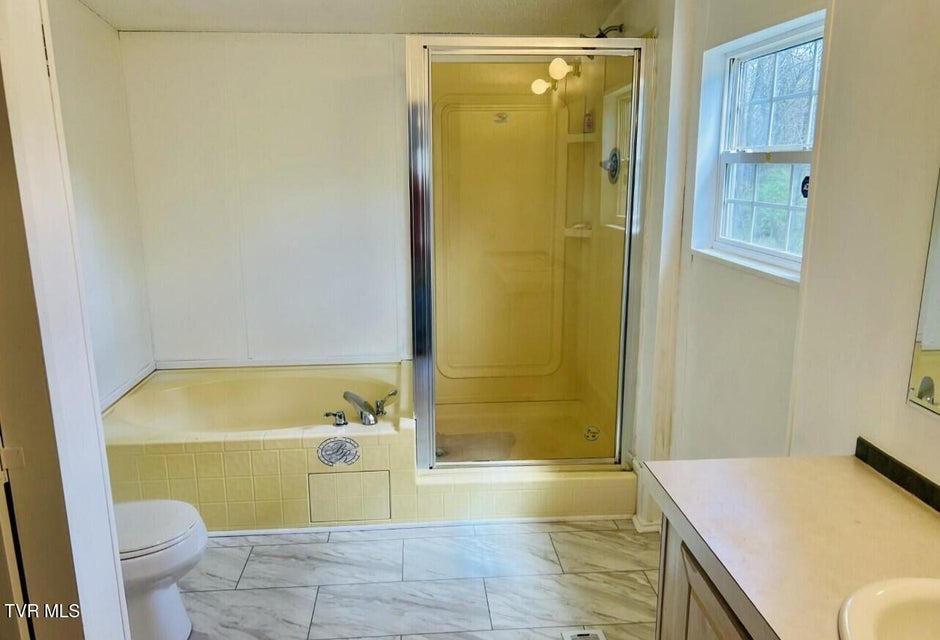 Photo #27: 518 E  River Street