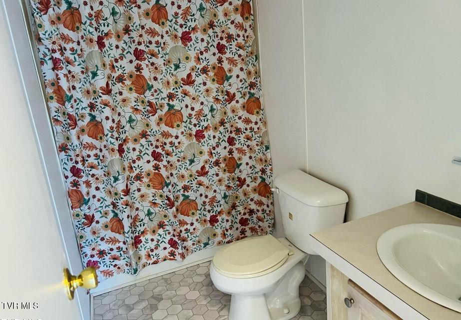 Photo #30: 518 E  River Street