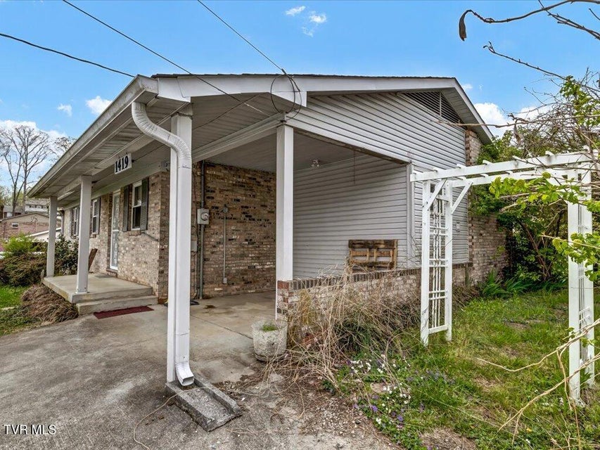 Photo #2: 1419 Magnolia Avenue