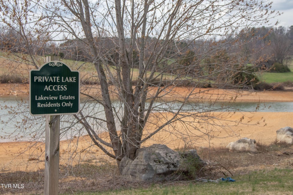 Photo #6: 210 Lakeview Estates Drive
