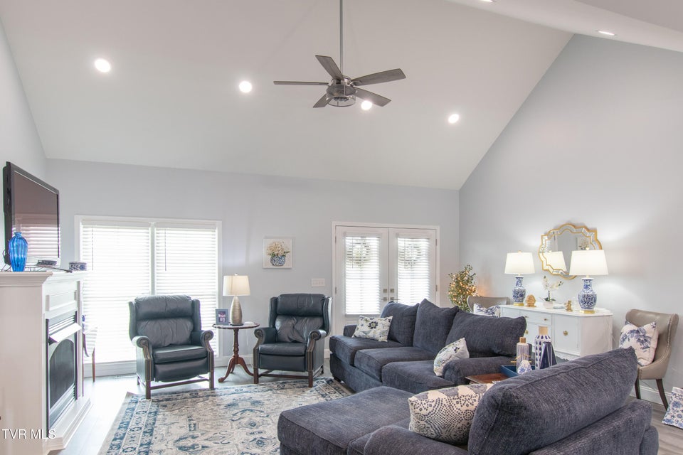 Photo #9: 210 Lakeview Estates Drive