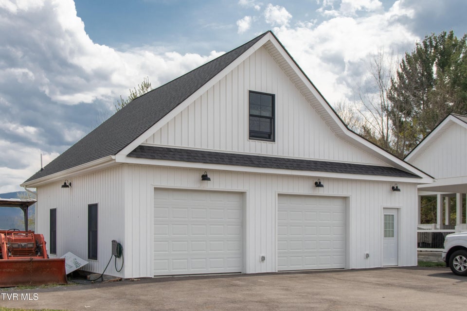 Photo #2: 210 Lakeview Estates Drive