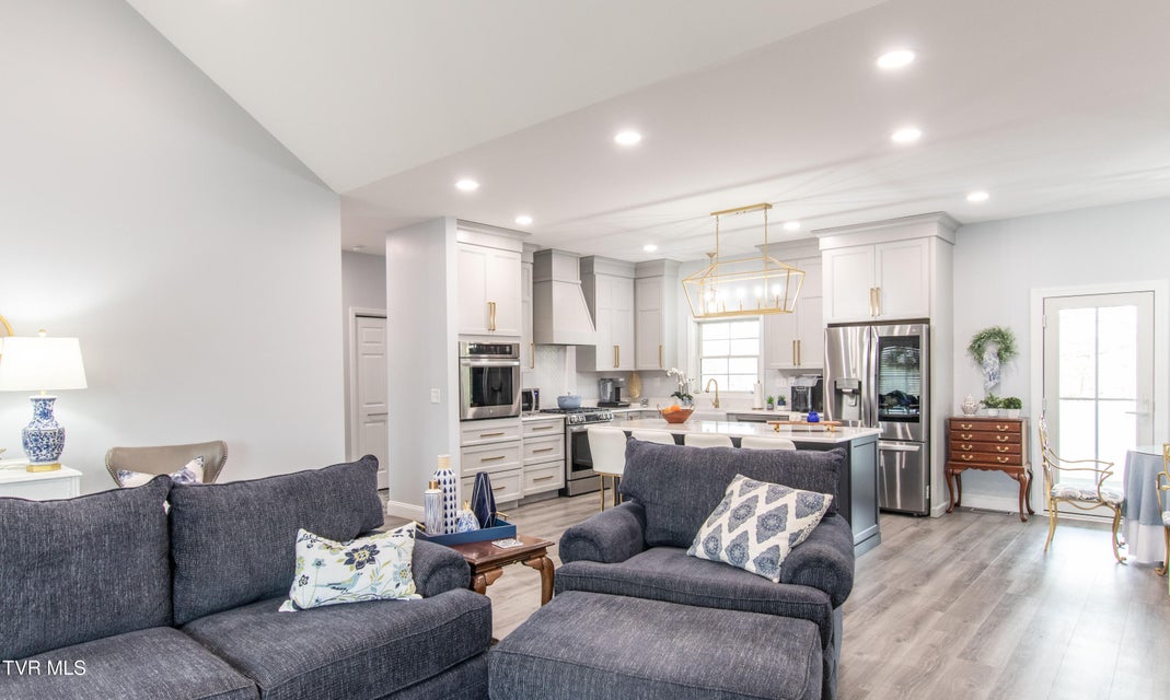 Photo #11: 210 Lakeview Estates Drive