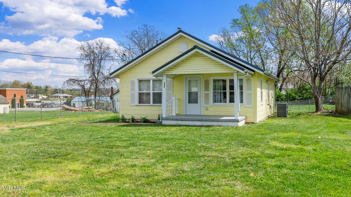 Photo #3: 304 Ridgelawn Avenue