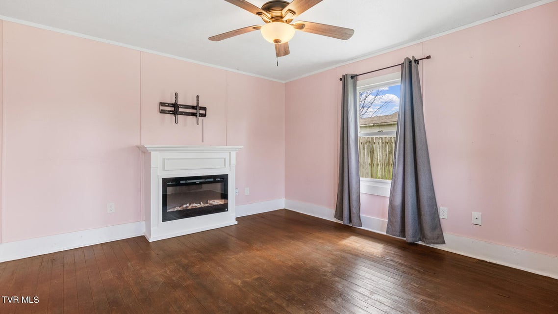 Photo #5: 304 Ridgelawn Avenue