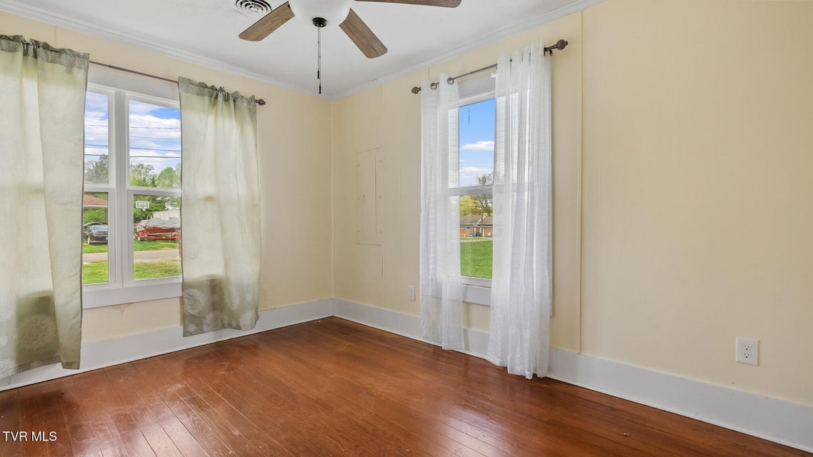 Photo #7: 304 Ridgelawn Avenue