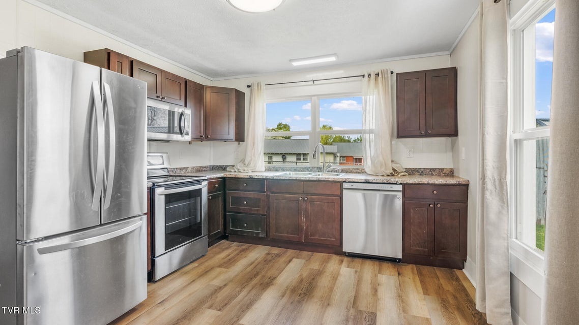 Photo #9: 304 Ridgelawn Avenue