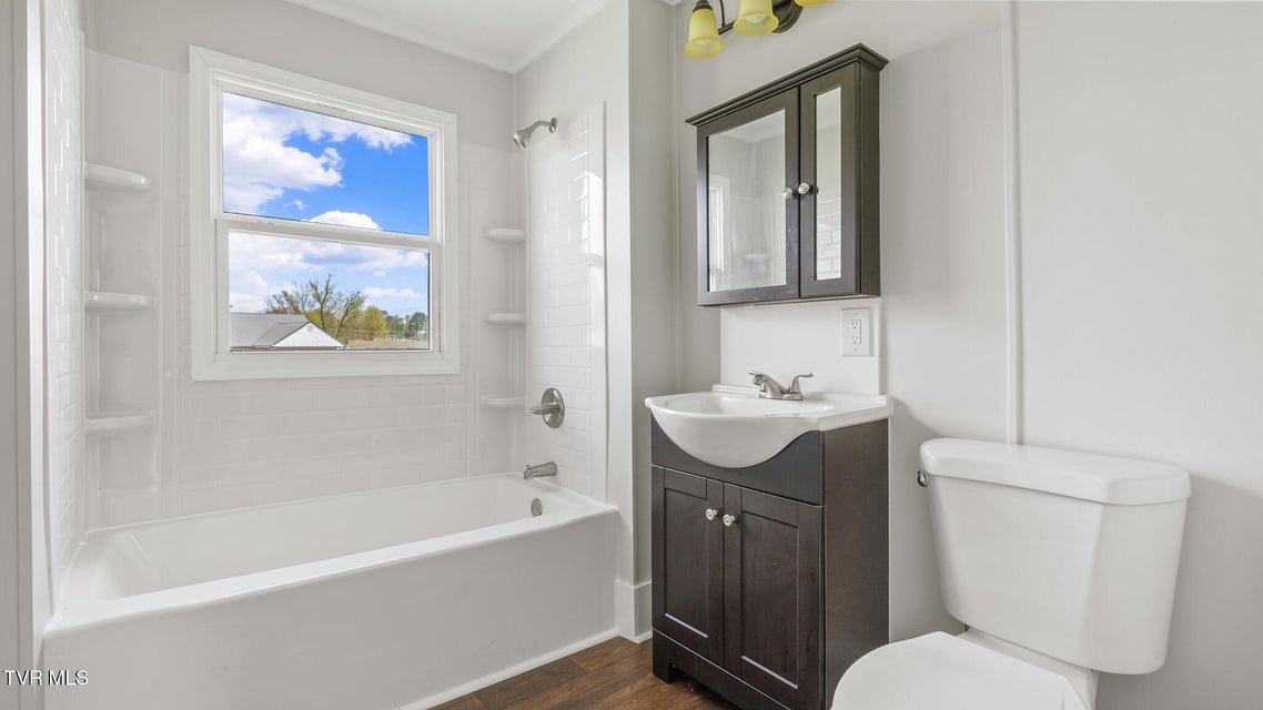 Photo #10: 304 Ridgelawn Avenue