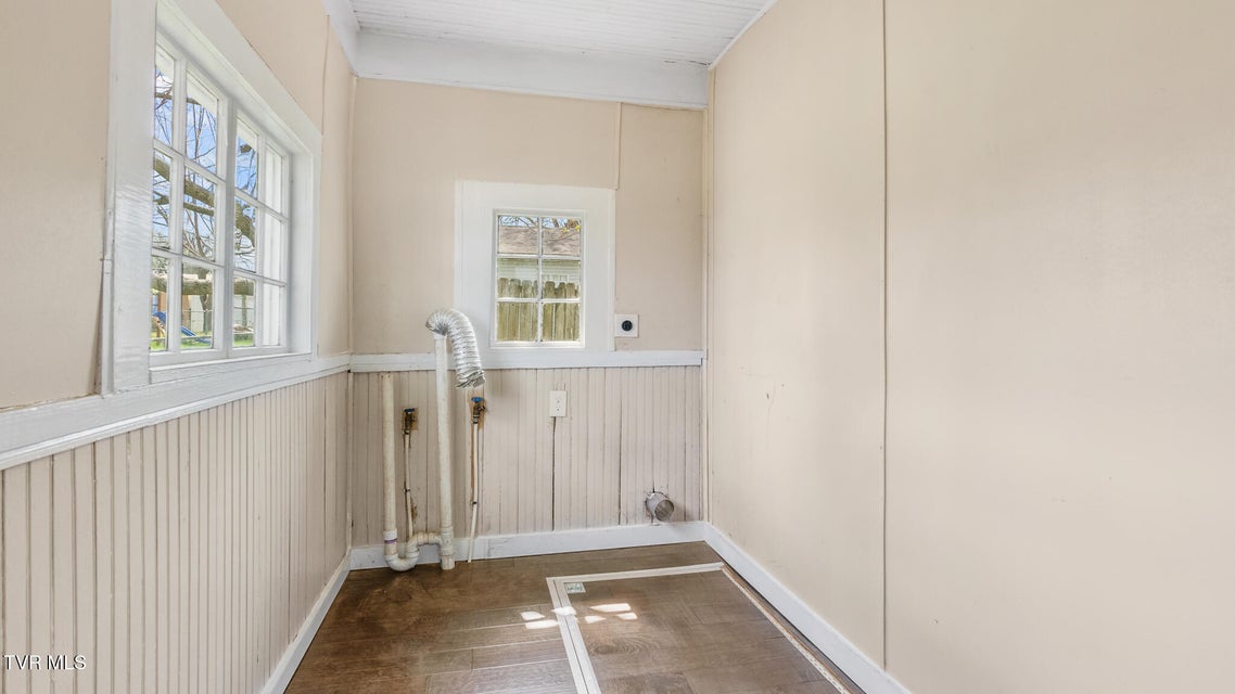 Photo #11: 304 Ridgelawn Avenue