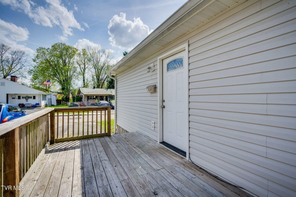Photo #2: 924 Campbell Street