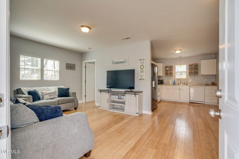Photo #3: 924 Campbell Street