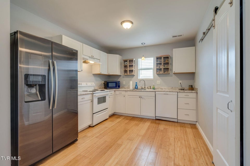 Photo #6: 924 Campbell Street
