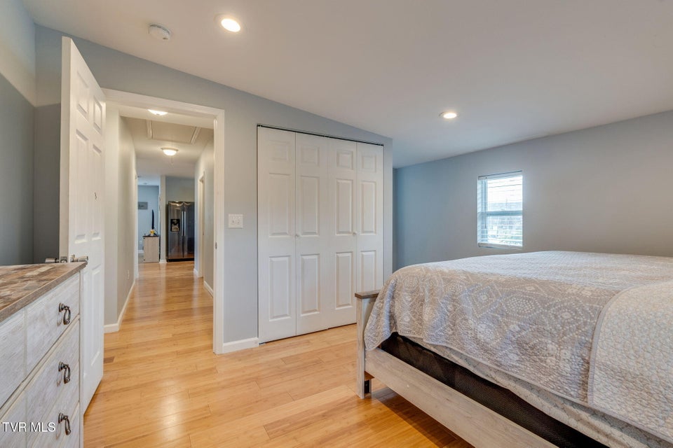 Photo #10: 924 Campbell Street