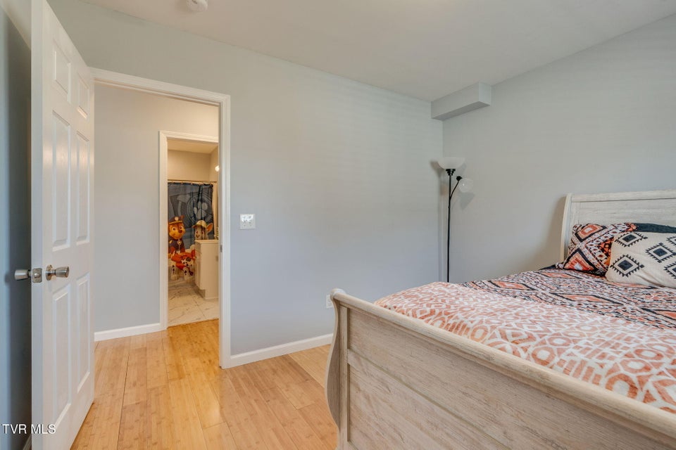 Photo #13: 924 Campbell Street