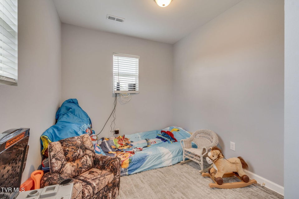 Photo #16: 924 Campbell Street