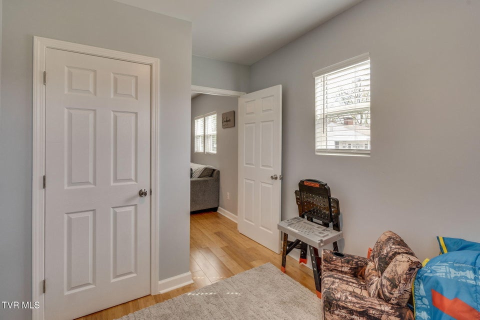 Photo #17: 924 Campbell Street