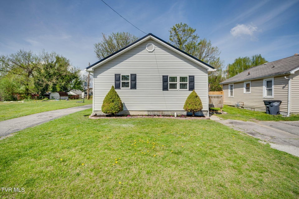 Photo #19: 924 Campbell Street