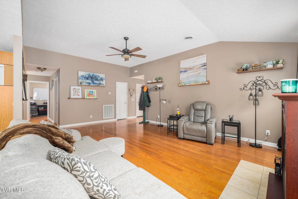 Photo #8: 253 Crockett Drive