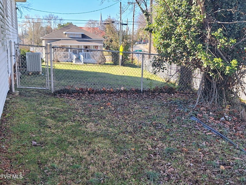 Photo #13: 949 Fairview Avenue