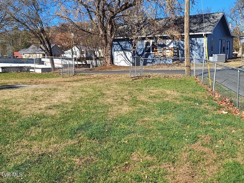 Photo #14: 949 Fairview Avenue
