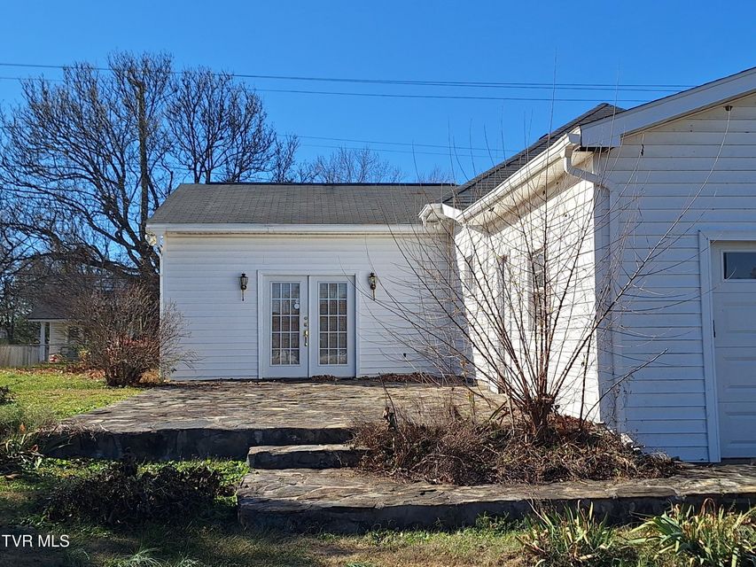Photo #5: 949 Fairview Avenue