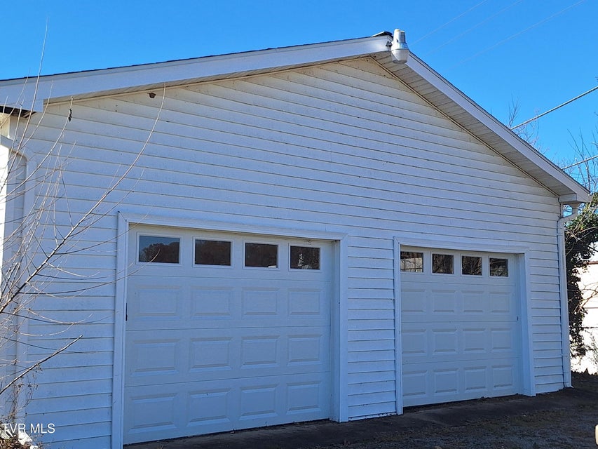 Photo #9: 949 Fairview Avenue