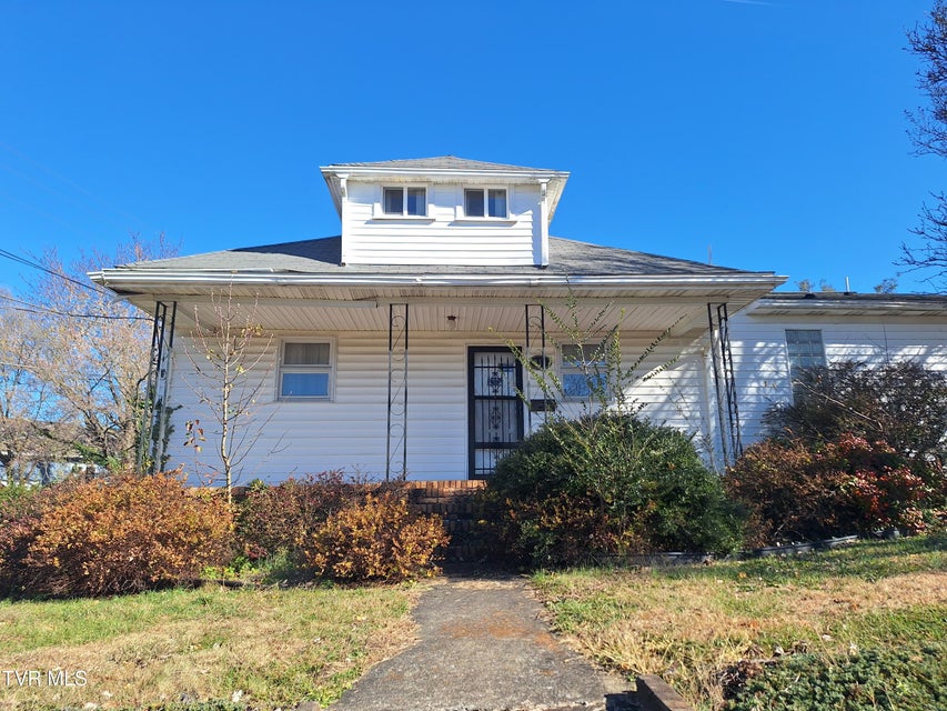 Photo #4: 949 Fairview Avenue