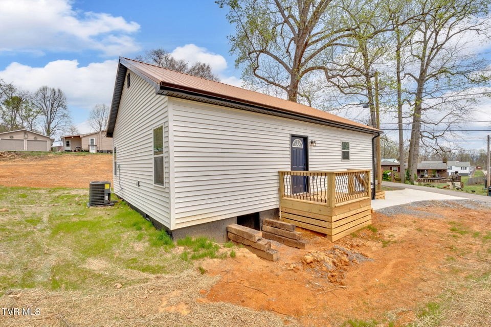 Photo #19: 619 Barton Street