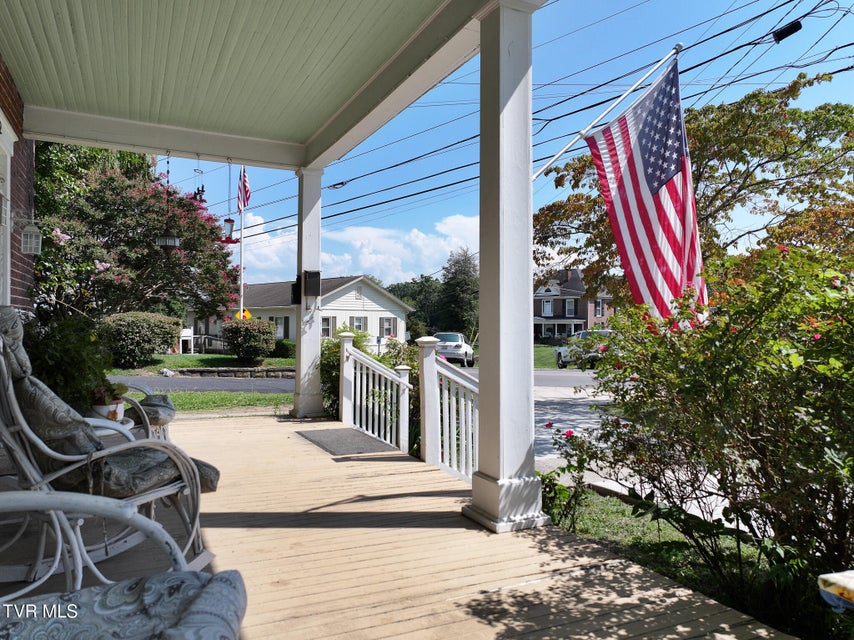 Photo #4: 402 Irish Street