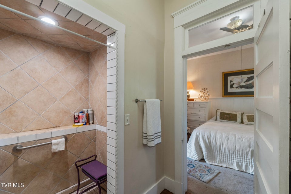 Photo #16: 402 Irish Street