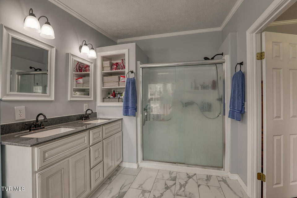 Photo #32: 4135 Ottway Road