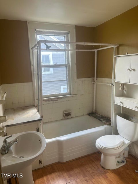 Photo #12: 714 Fairview Avenue